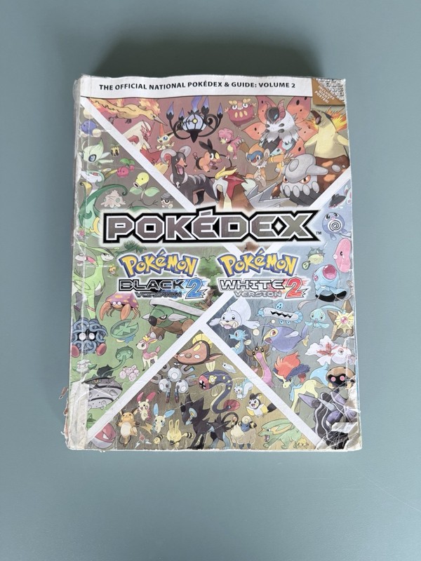 Pokemon Black Version 2 & White Version 2 The Official National Pokedex DAMAGED