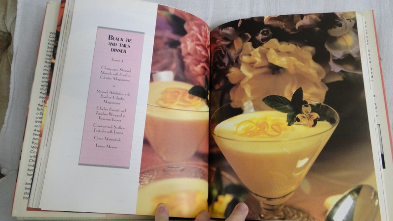 Microwave Entertaining Hardcover Thelma Cone,Marcia Snyder-319 pages-menu's-tips gallery