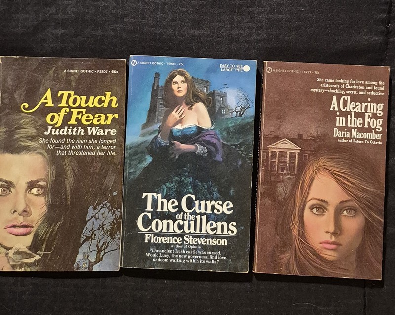 VINTAGE GOTHIC BOOKS Various Authors Signet Gothic PB 1960s/70s First Printings