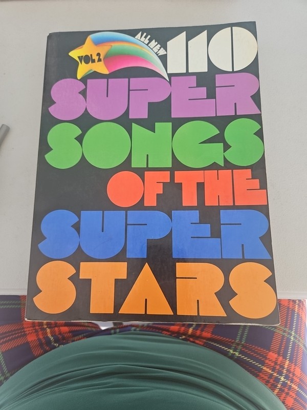 110 Super Songs Of The Super Stars Volume 2 1974 Songbook 408 Pages.