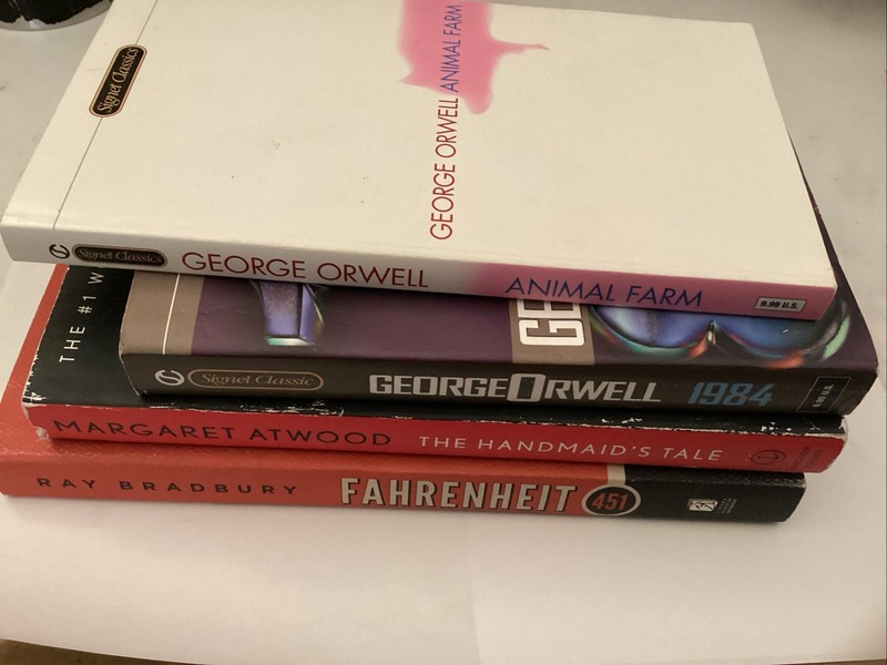 Lot 4 Orwell 1984, Animal Farm Fahrenheit 451, Handmaids Tale