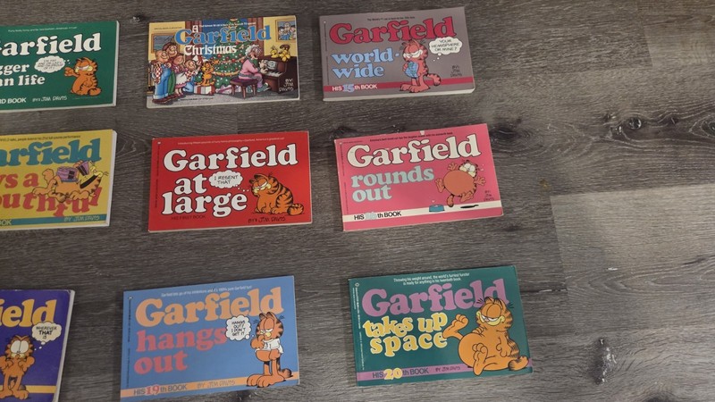 Garfield Jim Davis Assorted Mini Book Lot Paperback Illustrated ©1978 gallery
