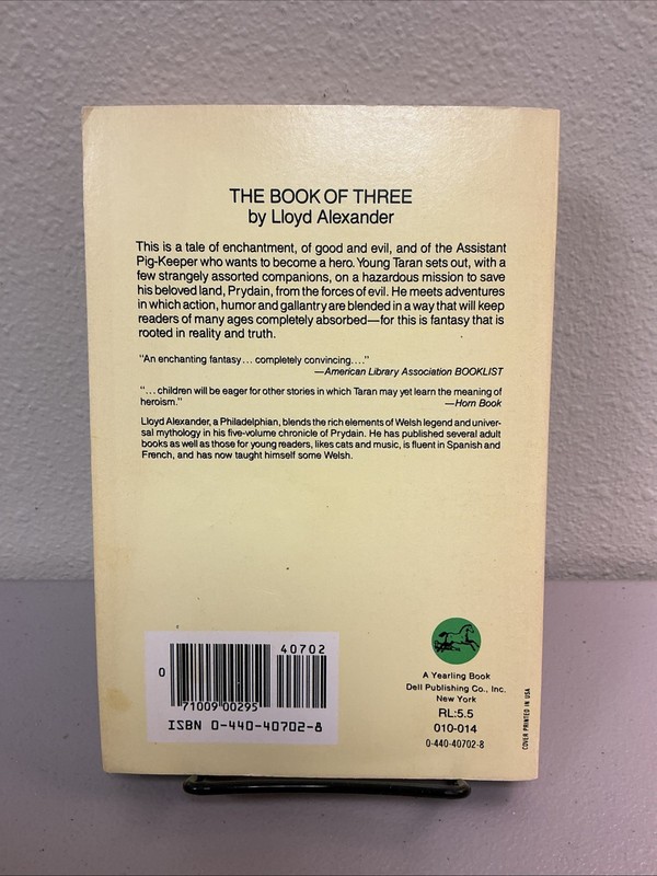 Vintage “The Book of Three” by Lloyd Alexander (1984) A Dell Yearling Book EXC gallery