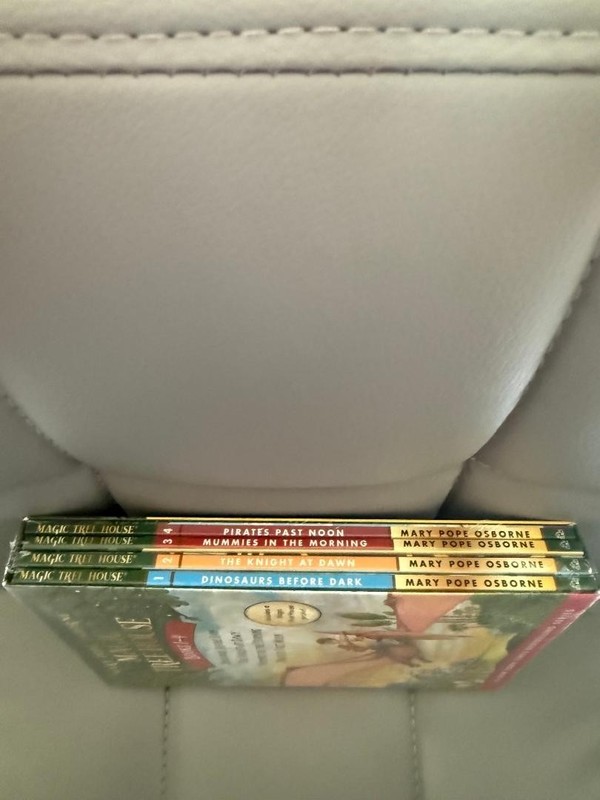 BRAND NEW NEVER OPENED MAGIC TREEHOUSE BOOKS 1-4 gallery