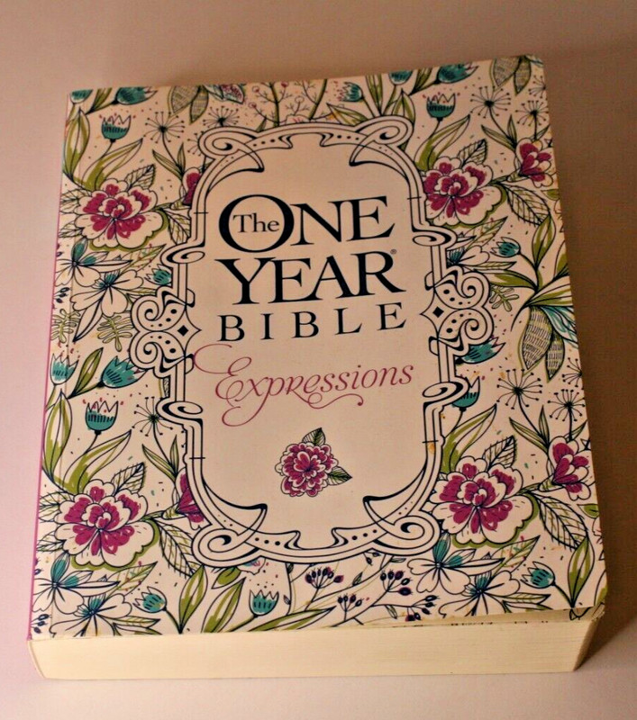 The One Year Bible Expressions NLT (Softcover, Multicolor)