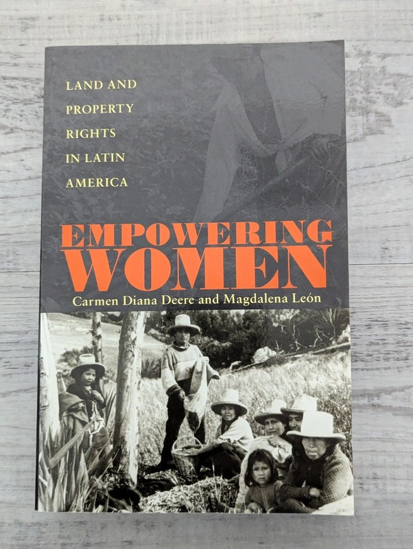 Empowering Women: Land and property rights in Latin America; C. Deere – PB/VG+