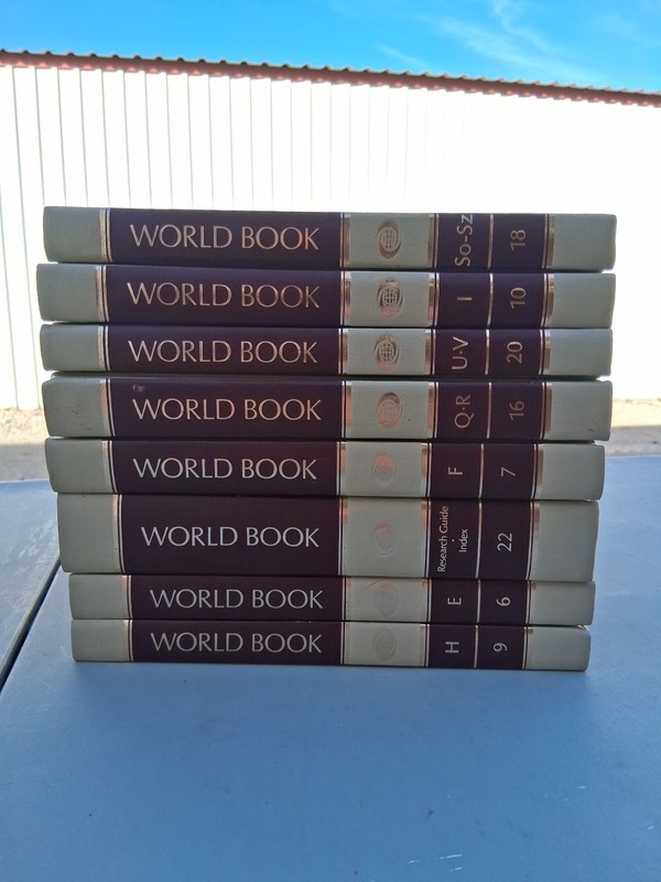 World Book Encyclopedia 1985 Multiple Volumes Available, PRICED PER VOLUME gallery