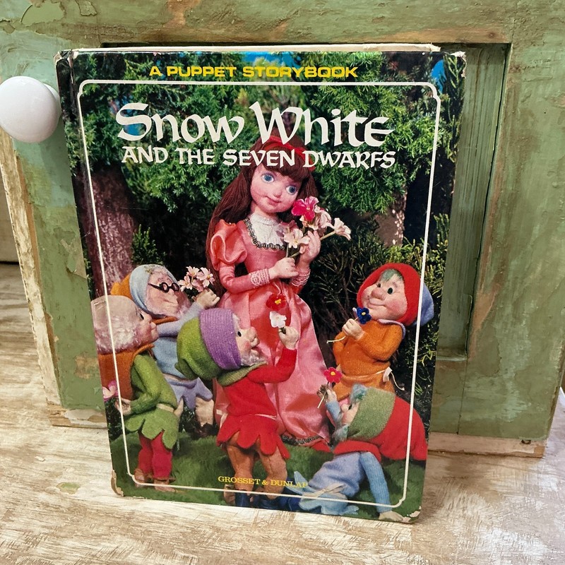 Vintage 1968 Snow White & the Seven Dwarfs Puppet Storybook – Out of Print