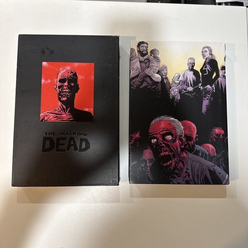 The Walking Dead Deluxe Edition HC Vol. 1 Image Comics Damage To Slipcase And DJ