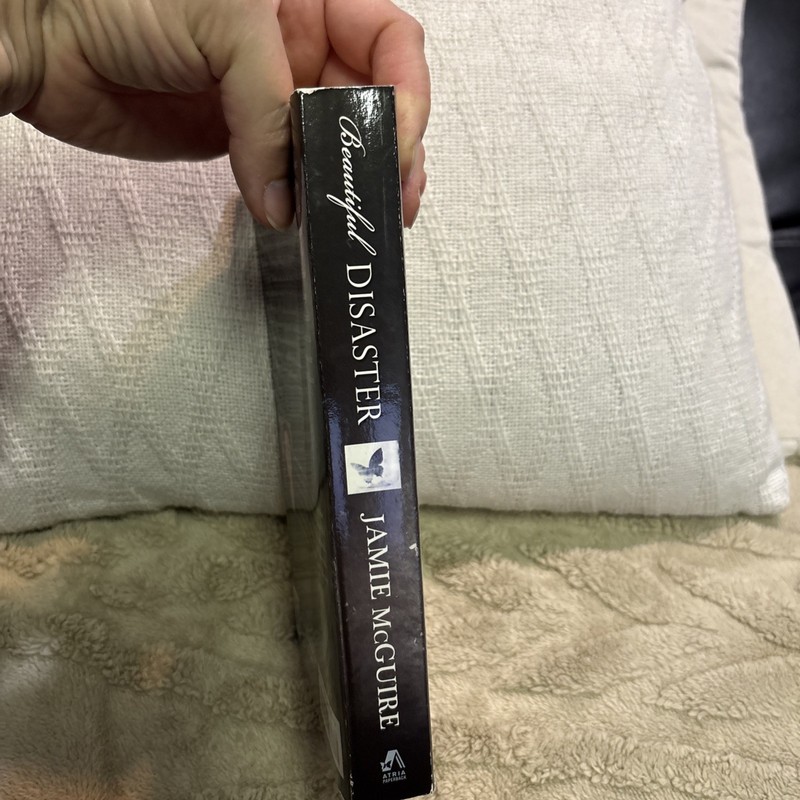 Beautiful Disaster : A Novel by Jamie McGuire (2012, Trade Paperback)