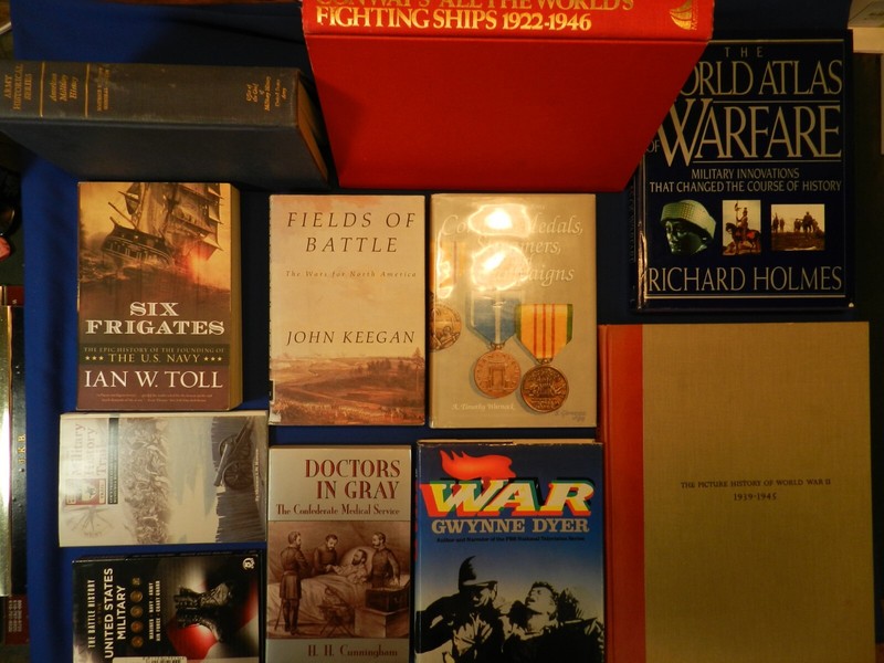 11 Diff. U.S. & World Military Hist. Refs.: 7 Hdbks. (4 in DJs) + 3 Pbs. & 1 CD.
