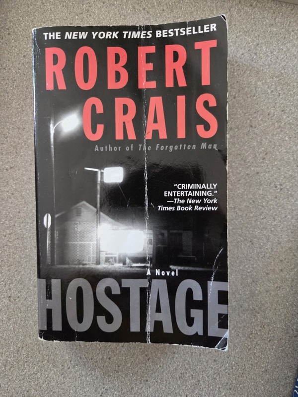 Robert Crais Lot Of 9 Books. HC & PB. Mystery Thriller Suspense gallery