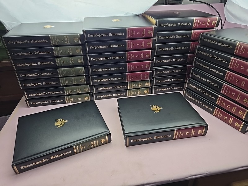 Encyclopedia Britannica Micropedia + Macropedia 15th Edition 1984 29 Vol Lot