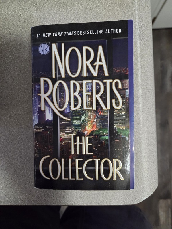 Nora Roberts Lot Of 12 Books- 4 Are 2-in-1 = 16 Stories PB Romance Fiction gallery