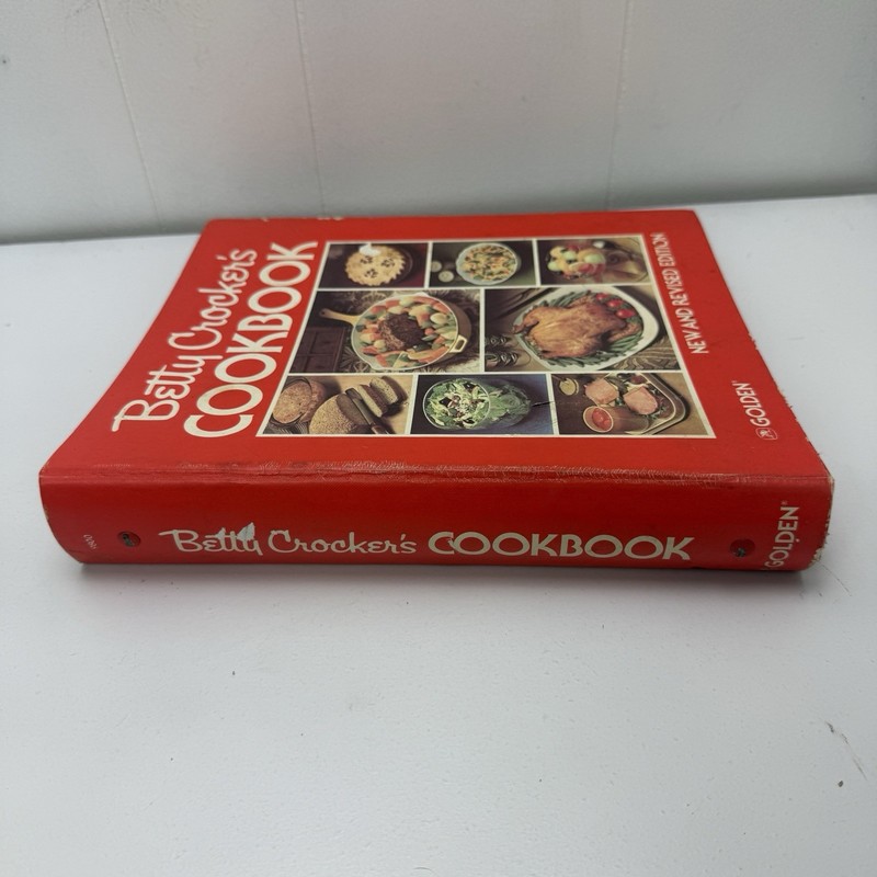 Vintage 1978 Betty Crocker’s Cookbook New Revised Edition Ring Binder 70s gallery