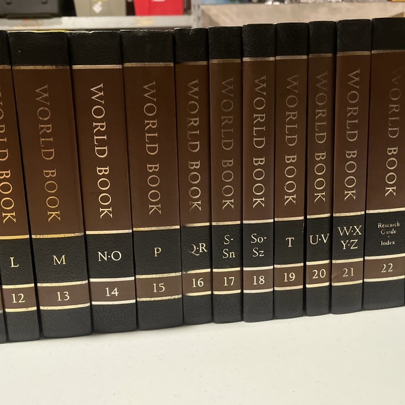 1977 World Book Encyclopedia Complete Set, 1978-85 Year 1979-85 Science 37 Books gallery