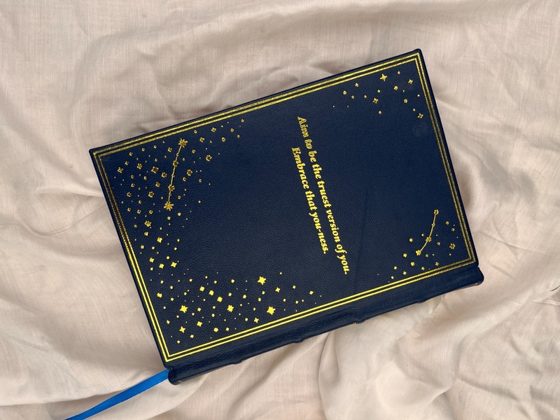 The Midnight Library [PREMIUM LEATHER BOUND] gallery