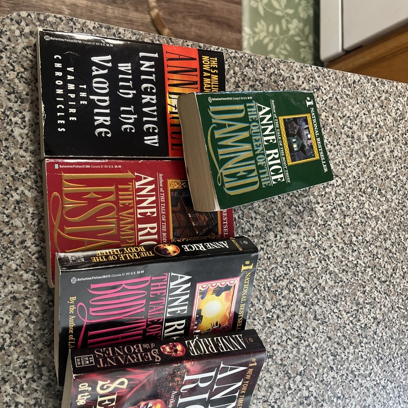 5 Anne Rice Vampire Chronicles Soft Back Book Set gallery