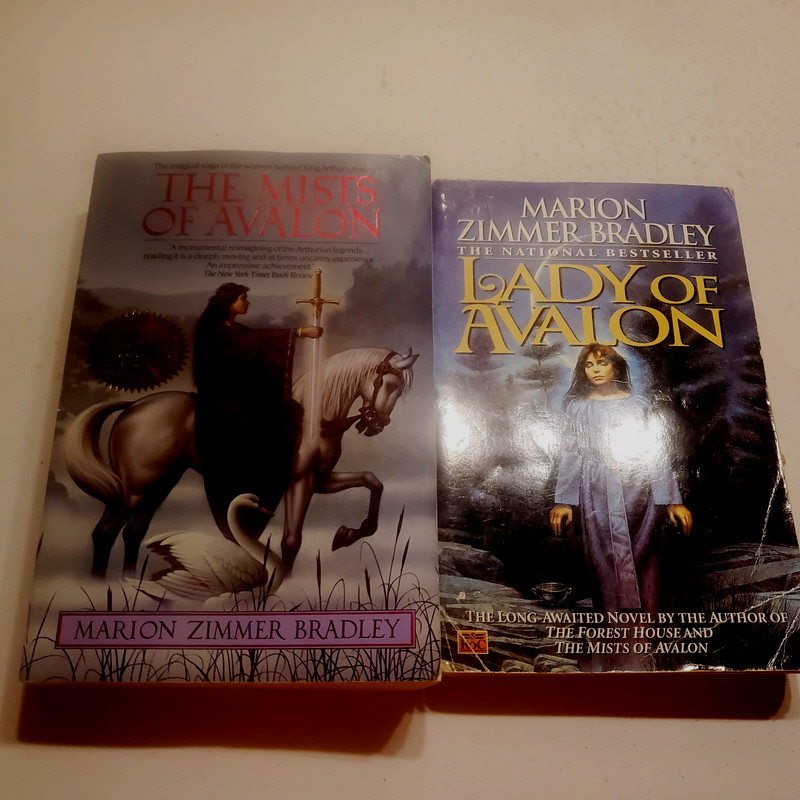 2 Lot Marion Zimmer Bradley ~ Lady Of Avalon & The Mists Of Avalon Paperbacks