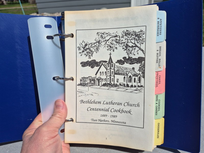1989 Bethlehem Lutheran Church Two Harbors Minnesota Cookbook 334 Pages gallery