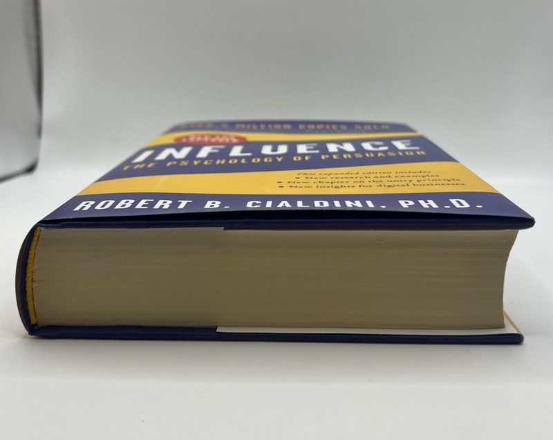 Influence, New and Expanded : The Psychology of Persuasion by Robert B. Cialdini gallery