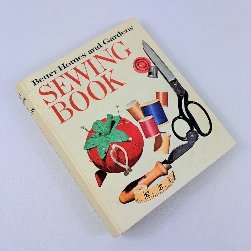 Vintage Better Homes and Gardens Sewing Book Hardcover Binder 1972 Illustrated