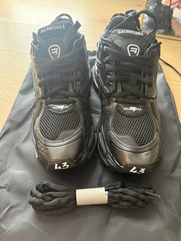 Balenciaga Runner L3 Black Men's Low Top Lace Up Sneakers Athletic Shoes gallery