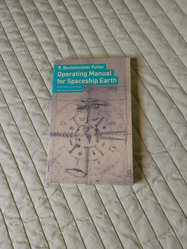 Operating Manual for Spaceship Earth – Paperback – VG