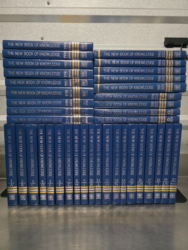 Grolier New Book of Knowledge Encyclopedia 20 Vol Set Annuals + Health 1993–2001