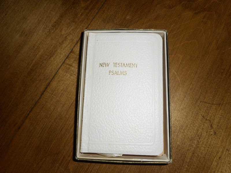 Vintage World Bible New Testament Psalms Bible 3″ x 4-1/2″ in Box