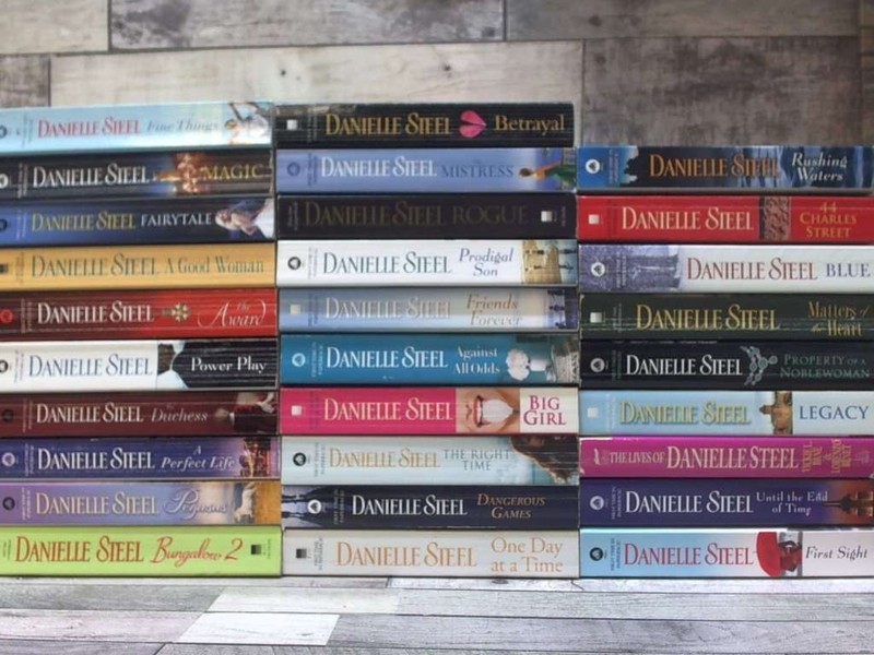 Danielle Steel Paperback Collection, 29 Books by Danielle Steel Dell Publishing