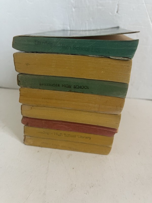 Lot of 8 Vintage Agatha Christie Paperbacks Mixed Titles & Years gallery
