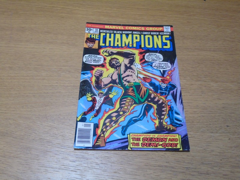 THE CHAMPIONS Comic – Vol 1 – No 10 – Date 01/1977 – Marvel Comics 30 cent cover