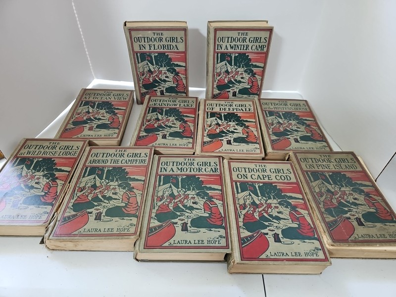 Lot of 11 The Outdoor Girls Laura Lee Hope Vintage Hardcover gallery