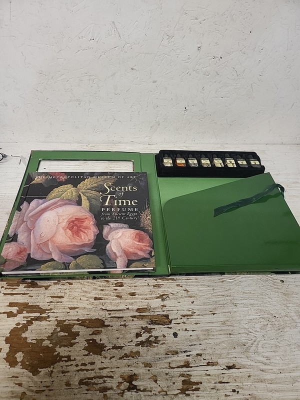Scents of Time Perfume 8 vials 1st edition metropolitan museum of art book gallery