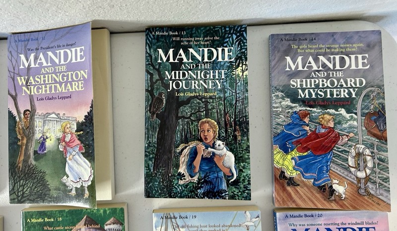 Mandie Mystery Books Lois G. Leppard Paperback Vtg Lot 14 No 1, 11-16, 18-23, 25 gallery