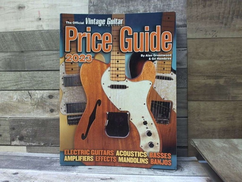 The Official Vintage Guitar Magazine Price Guide 2023 by Greenwood, Alan,Hembre