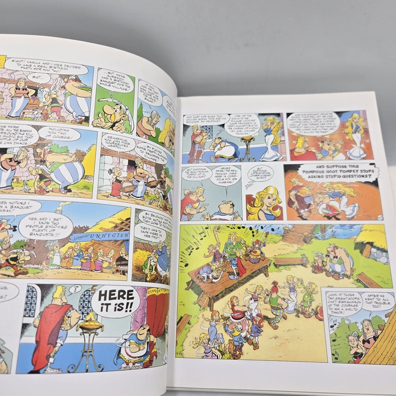 Asterix Omnibus 11 - paperback Uderzo, Rene|Goscinny, Albert gallery