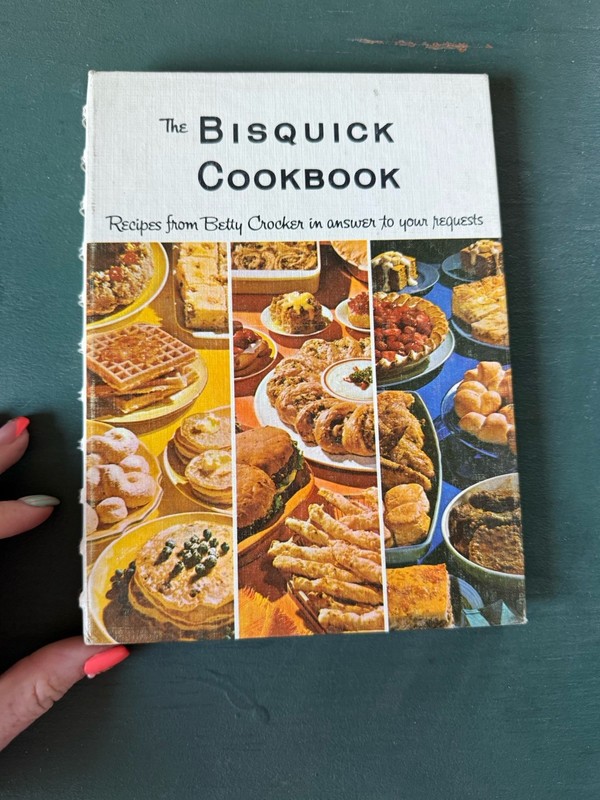 The Bisquick Cookbook – Recipes from Betty Crocker -(1964 – Hard Cover )