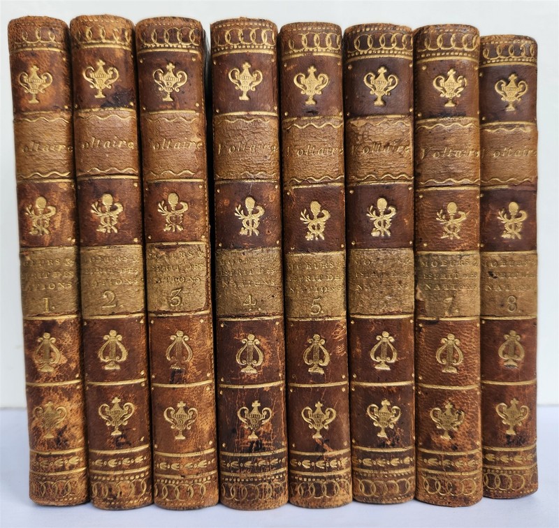 1805 VOLTAIRE 8 VOLUMES Essai sur les moeurs et l’esprit des nations ANTIQUE
