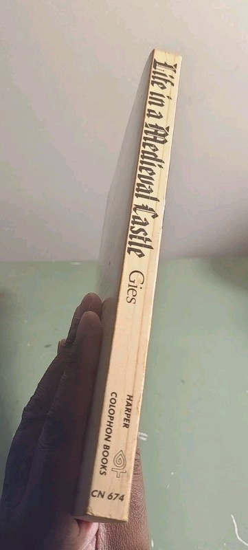 Life in a Medieval Castle by Frances Gies, J. Gies and Joseph Gies (1979, Trade gallery