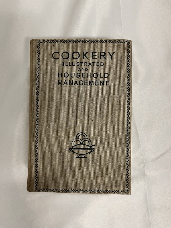 Cookery Illustrated & Household Management Odhams Press Limited VTG