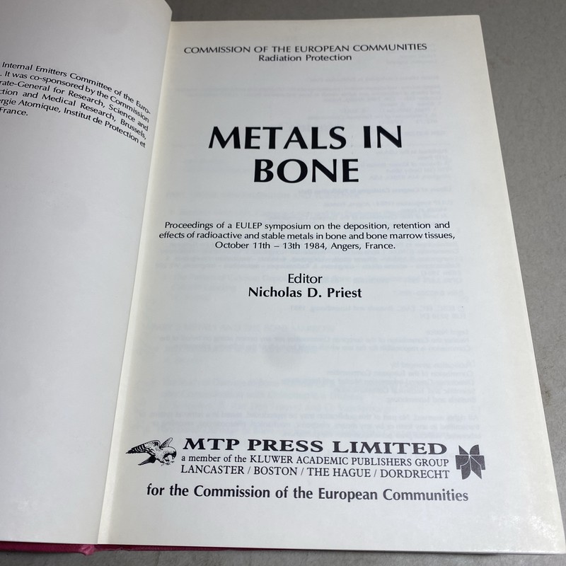 Metals in Bone, MTP Press Limited 1985 Hardcover - Nicholas D. Priest / HGV gallery