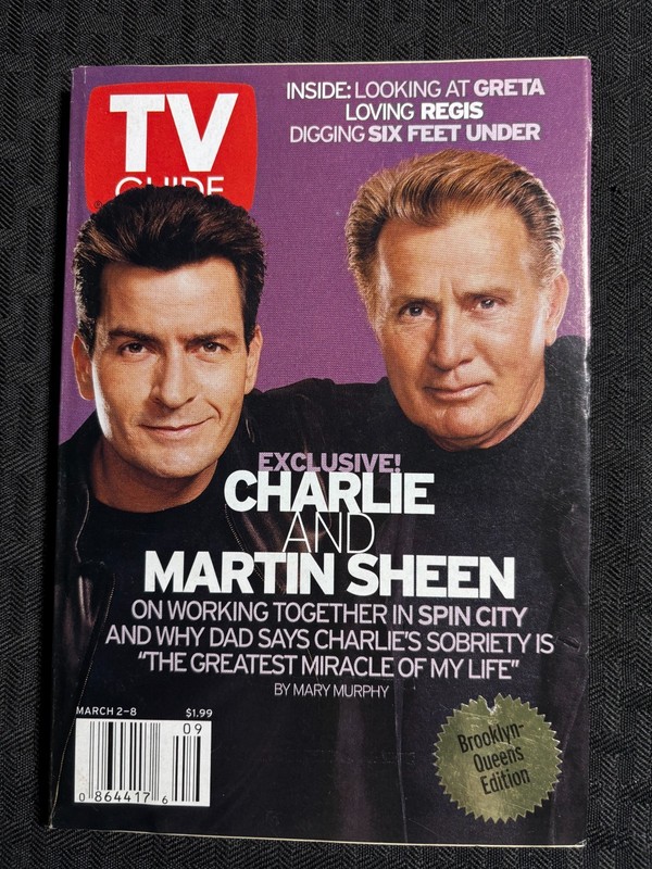 2002 March 2-8 TV GUIDE Magazine FN 6.0 Charlie Martin Sheen / Brookly Queens Ed