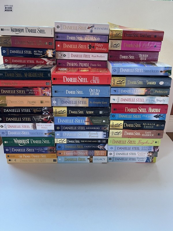 Lot of 10 Danielle Steel Romance Set Popular Series PAPERBACK UNSORTED Books MIX