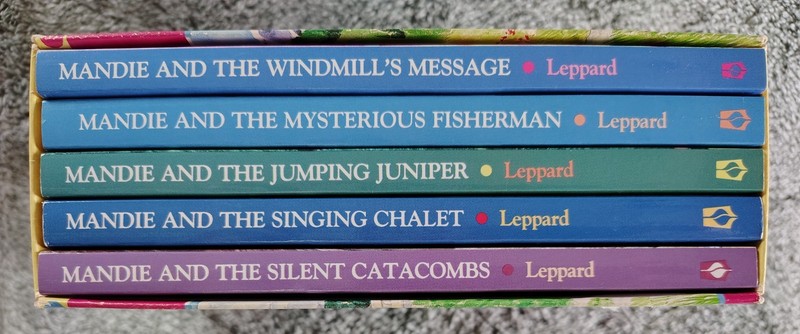 Mandie Books Volumes 16-20 Box Set Lois Gladys Leppard Pre-teen Mystery 1990s PB gallery