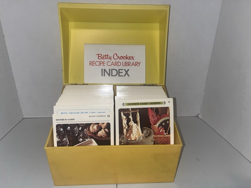 Vintage 1971 BETTY CROCKER Recipe Card Library File Yellow Box With Recipe Cards