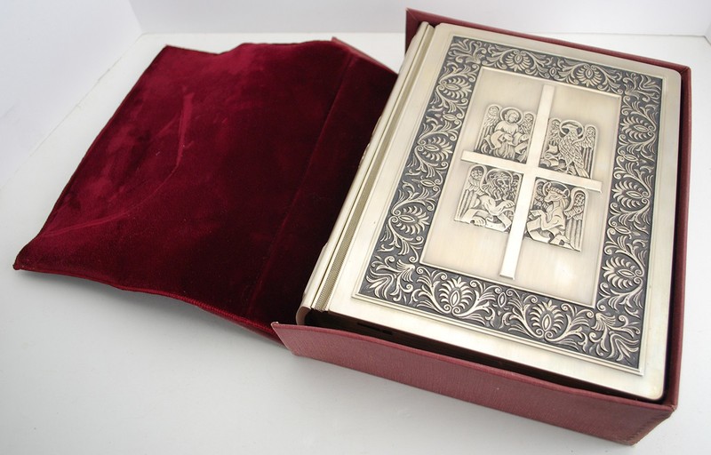 1974/1975 Franklin Mint Family Bible 12oz Sterling Silver King James Version
