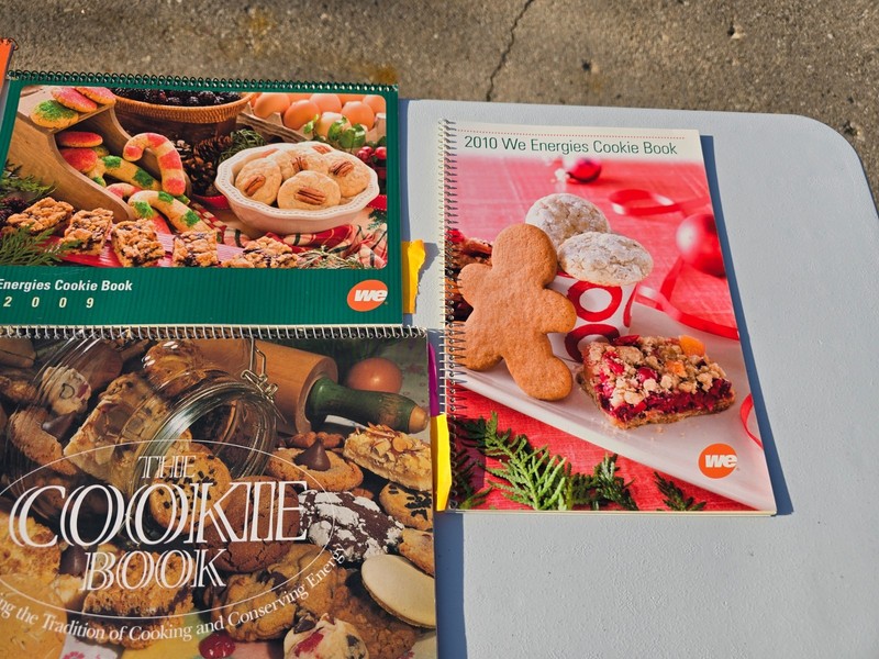 Lot of 11 Wisconsin Electric WE Energies Cookie Book Recipe Cookbooks 2006-2019 gallery