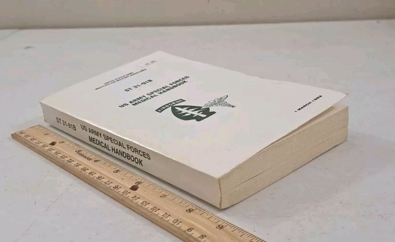 VINTAGE 1982 US ARMY Special Forces Medical Handbook-Military Collectible gallery